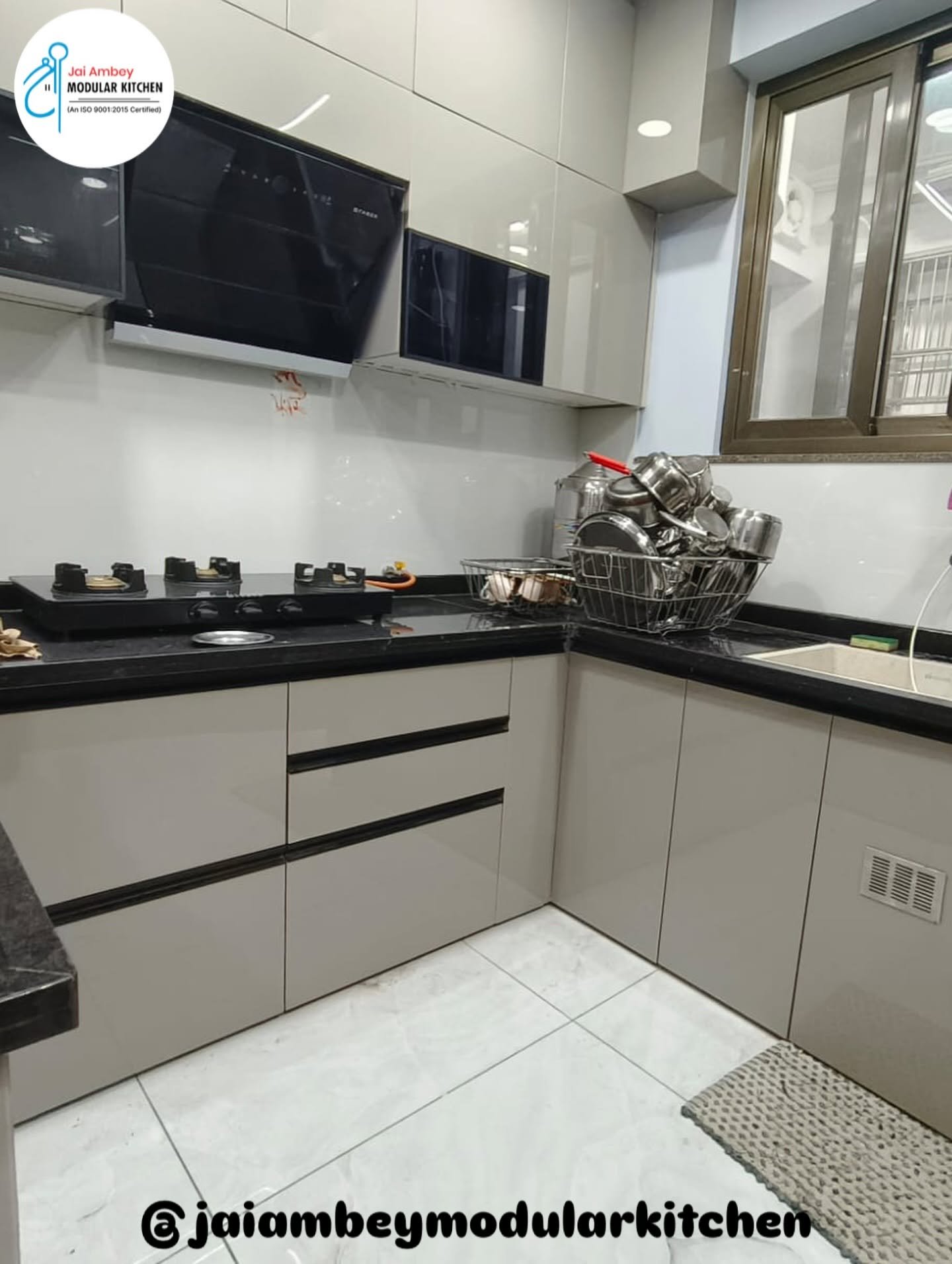 Grey gloss, black granite